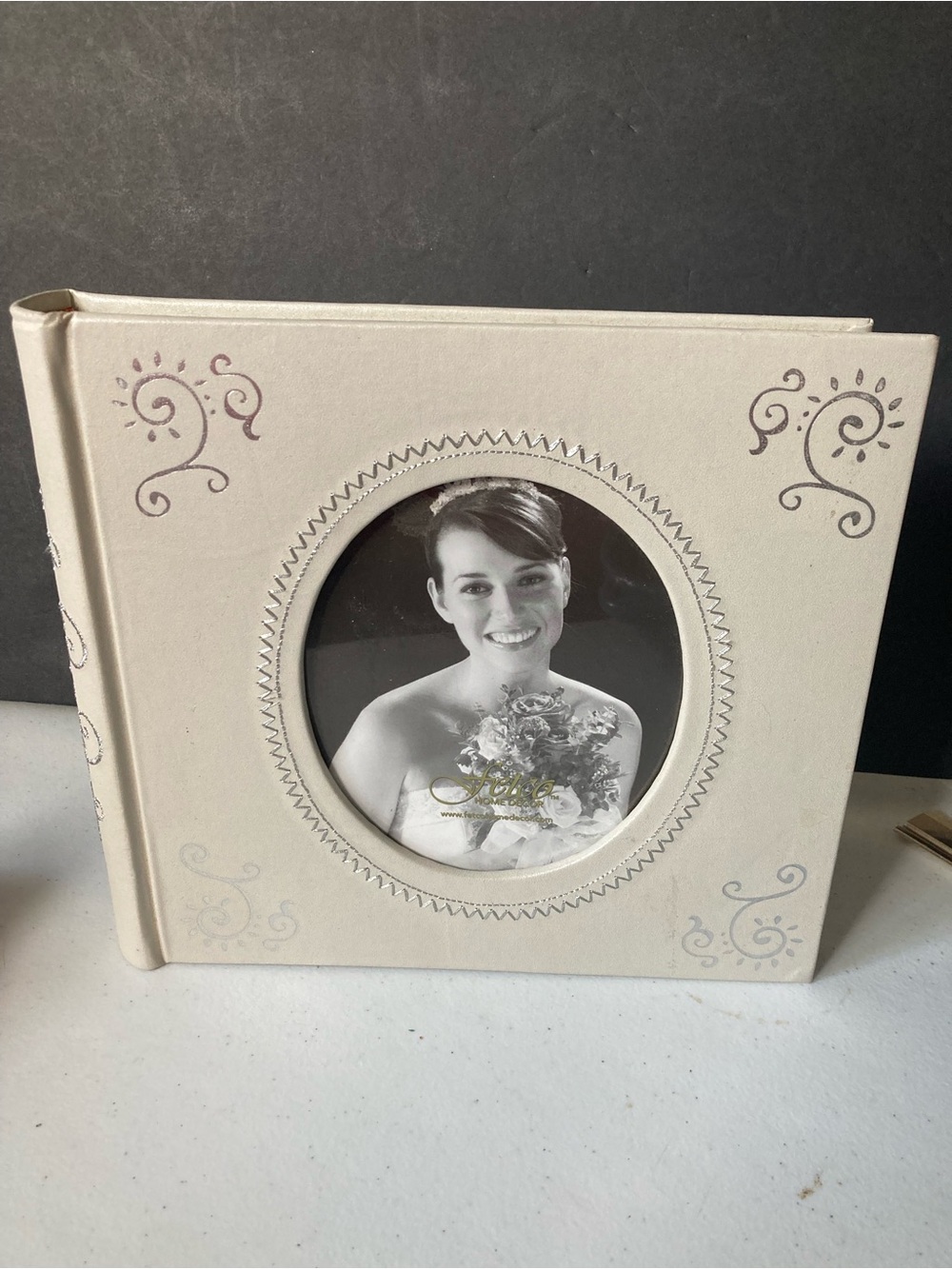 Ivory Wedding Photo Album Ashley Oval 2007 w/Embroidered Decorative Accents